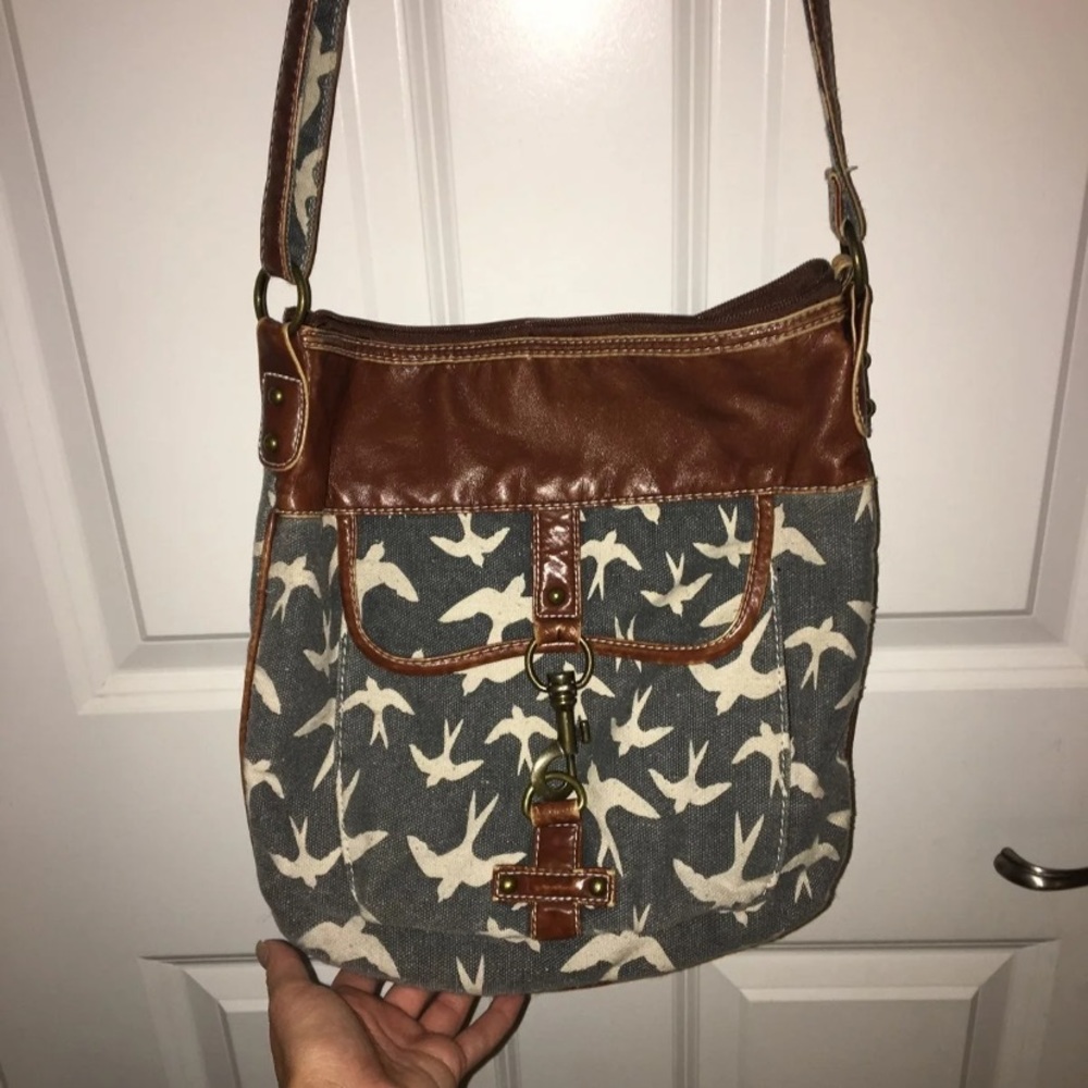 Hollister purse